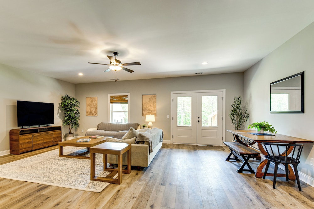 Boat Dock + Lake Hartwell Access: Family Getaway!