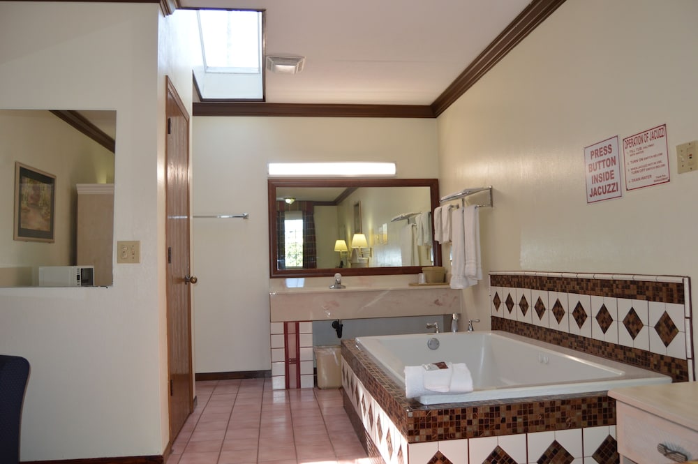 Economy Inn - Akron