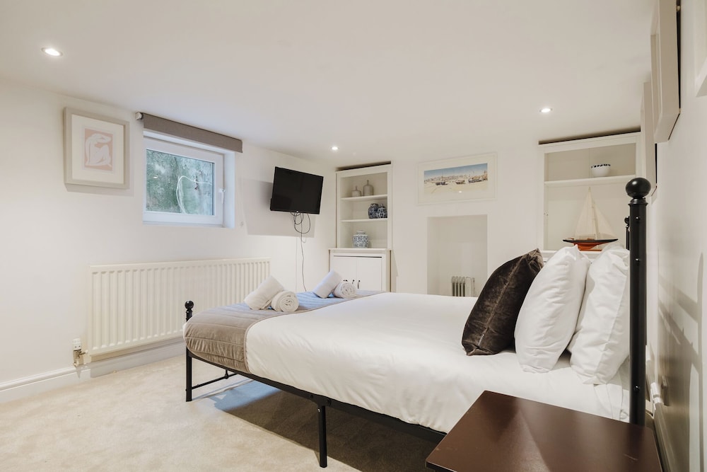 Stylish Townhouse Annexe Cheltenham