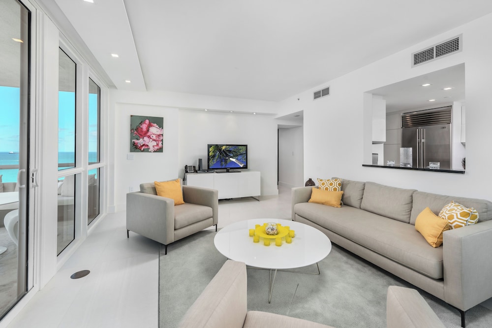 Luxury Vacation Rentals at The Setai by LRMB