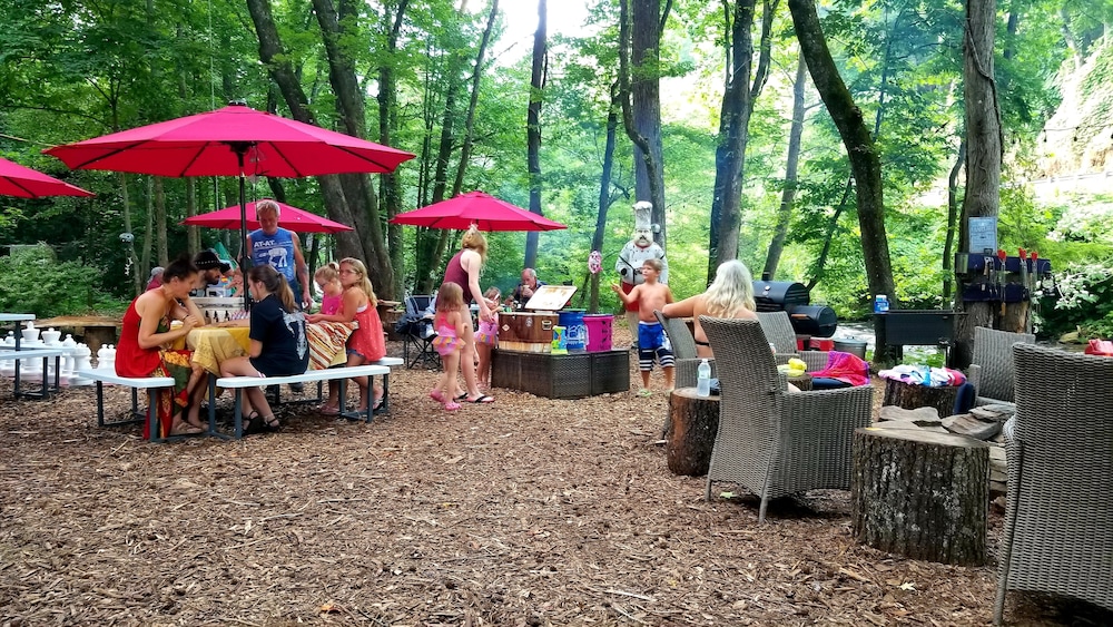 Bear Creek Lodge and Cabins in Helen Ga - Pet Friendly, River on Property, Walking Distance to downtown Helen