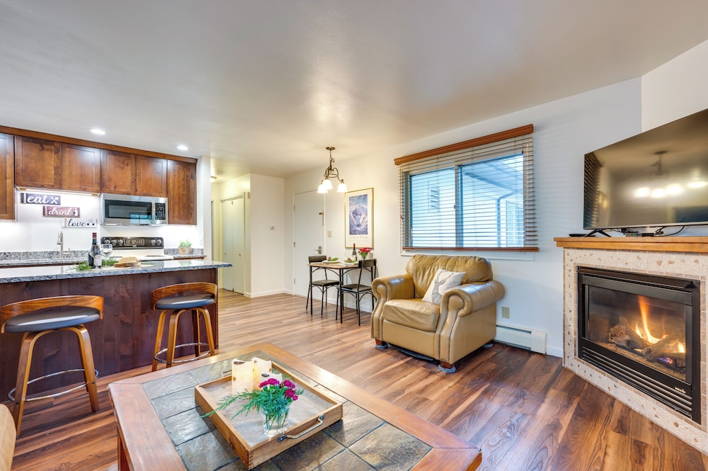 Estes Park Condo Rental: Balcony w/ River Views!