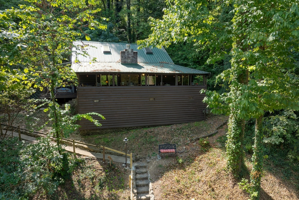 Riverwood Gatlinburg Pigeon Forge Cabin w River Views