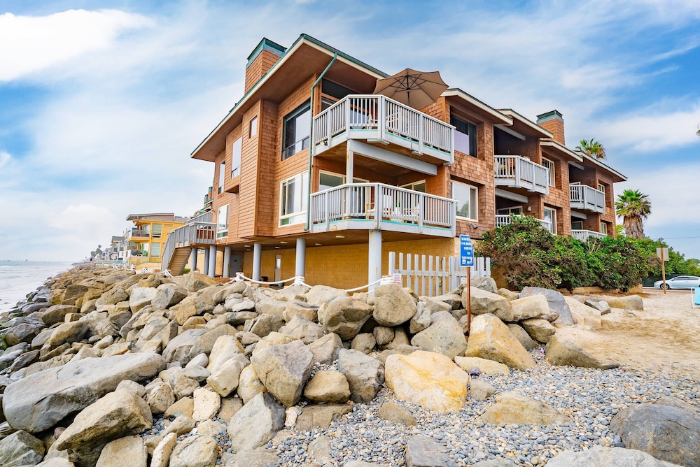 Luxury Oceanfront Condo With Private Beach Access