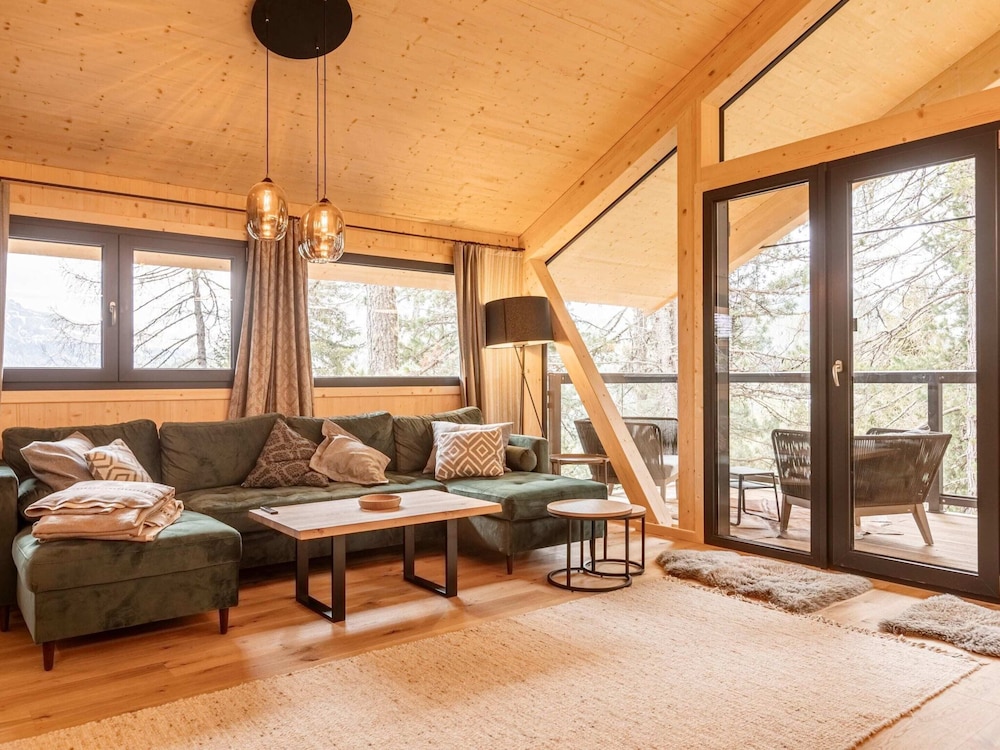 Lavish Chalet With hot tub