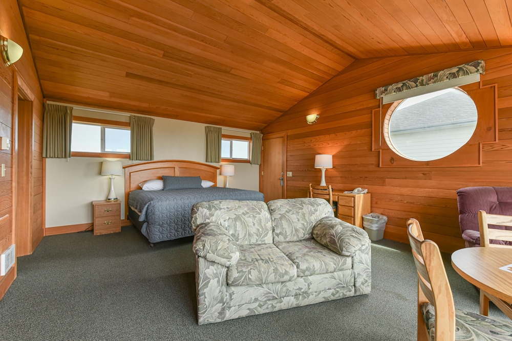 Sunset Oceanfront Lodging