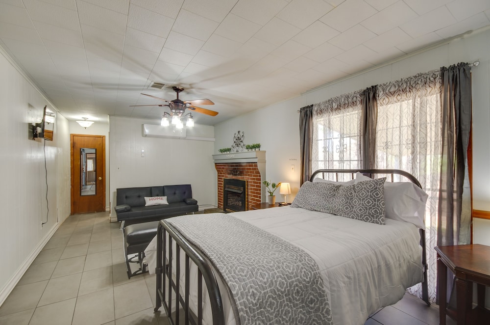 9 Mi to Water Park: Silver Creek Gem w/ Fireplace! view 4
