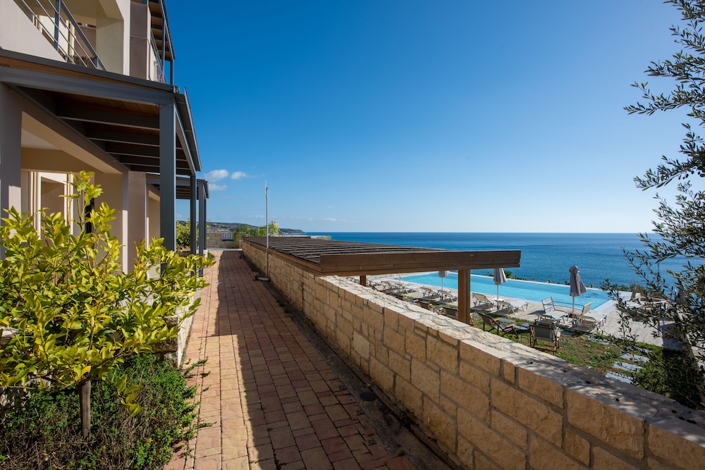 Portela Suites Kastri