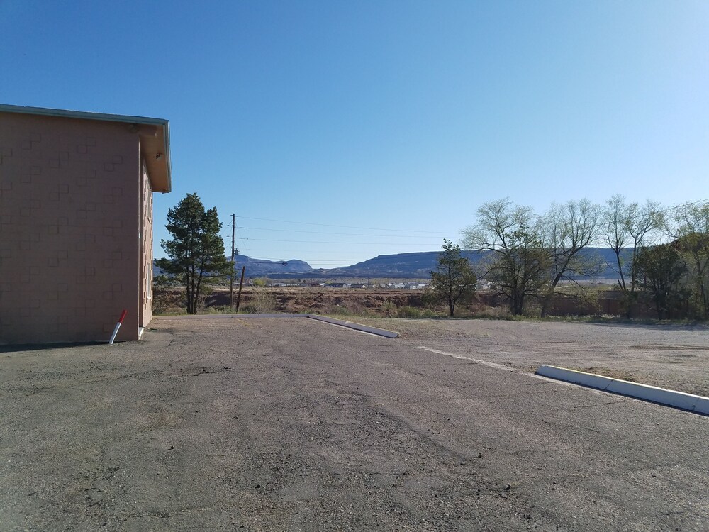 Leisure Lodge Motel