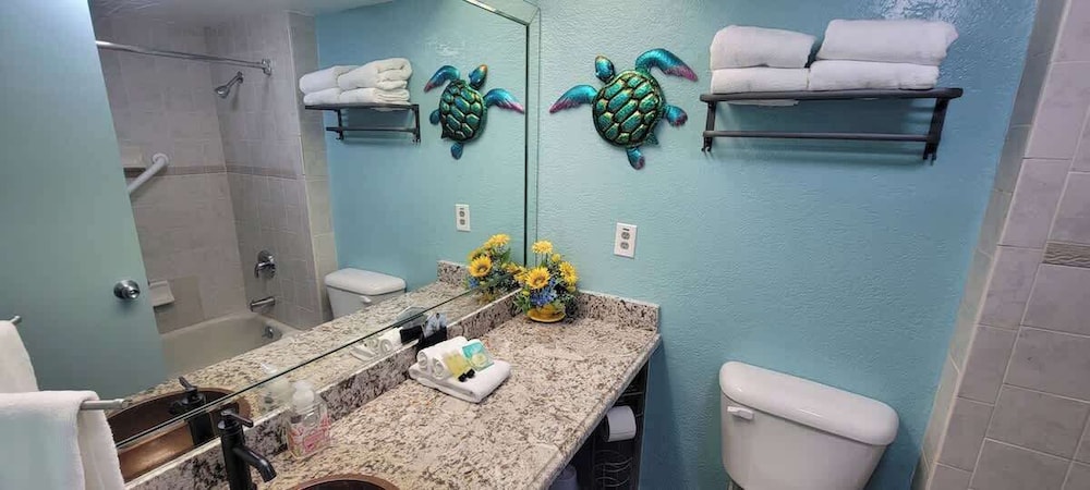 Beachfront Hotspot - New Furnishings - Pool - 1st Floor
