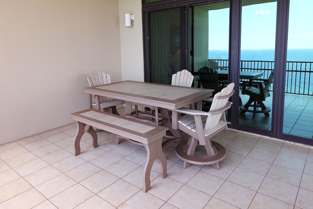 Phoenix West by Brett/Robinson Vacations