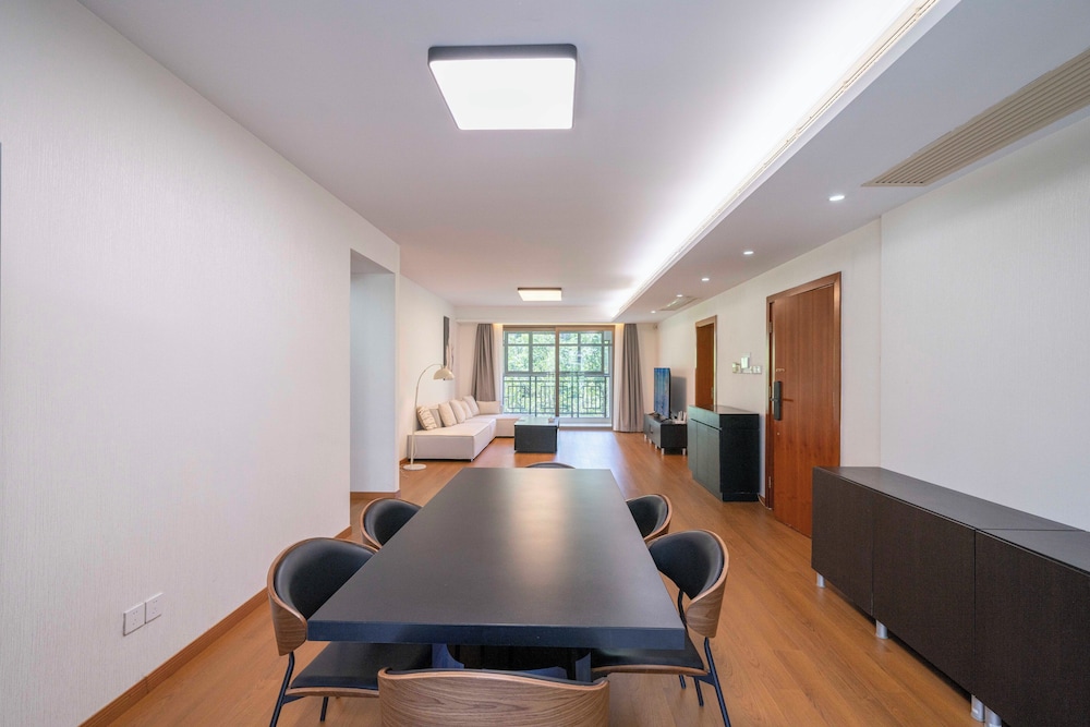 Tyms Morden 3BR 2BA APT Bella Vita