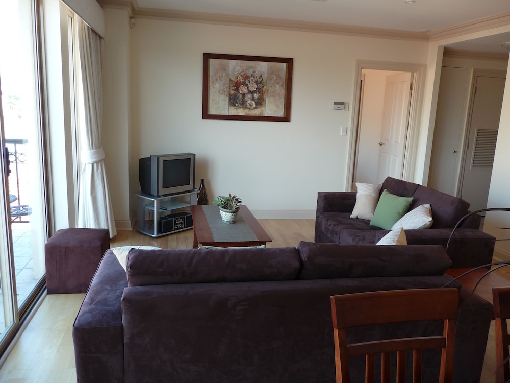 City Escape 3BD in Adelaides East End 5