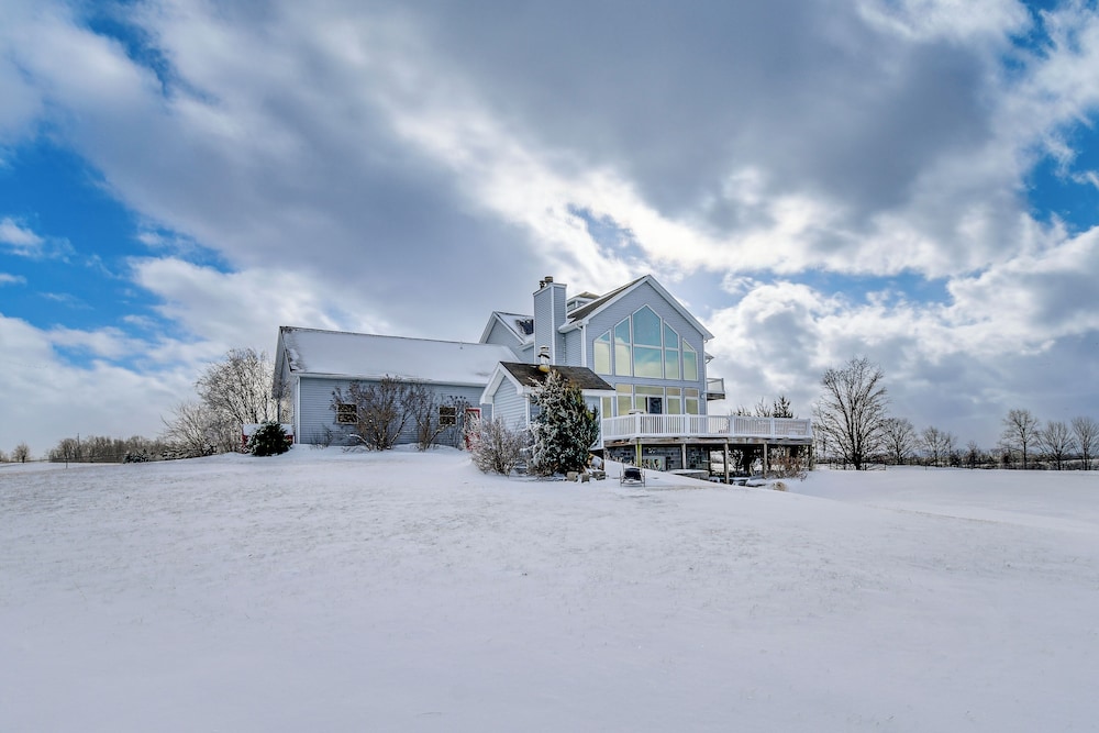 The Gathering Place: Rushville Home w/ Hot Tub