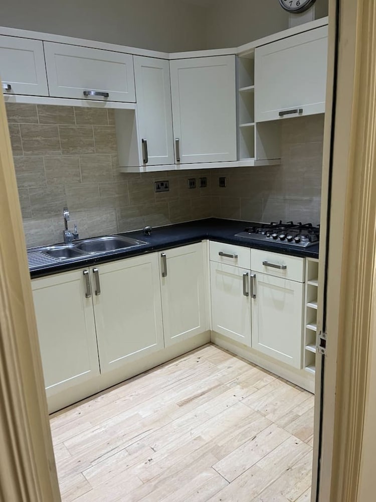 Newly Refurbished - Awesome 3 Bedroom Notting Hill Very Central With a Balcony