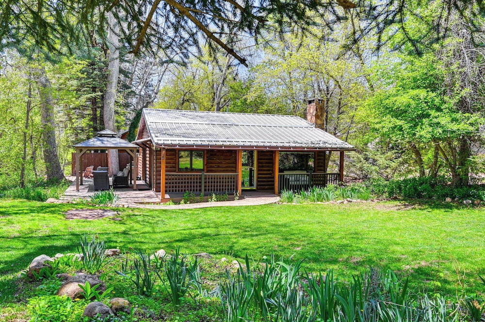 Payson Vacations - Creekside Payson Cabin Retreat w/ Private Deck - Property Image 1