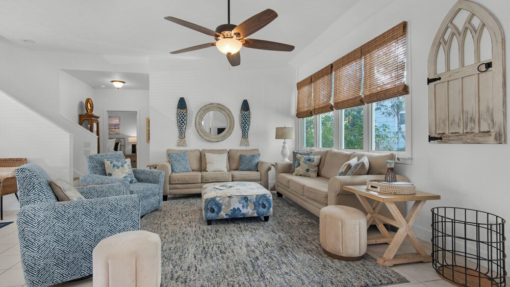Charming Beach Cottage, 2 Pools and Tennis Access + Free Attraction Tickets!