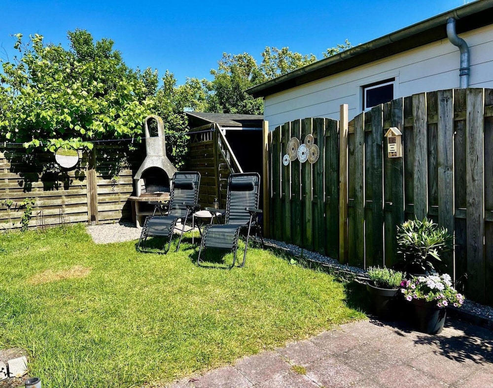 Bungalow in Park With Fenced Garden