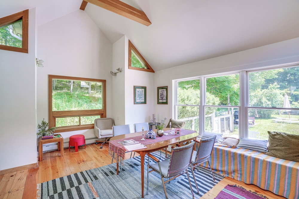 9 Mi to Dtwn Hudson: Pet-friendly Home w/ Pool