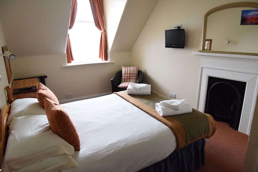 Corran House Guest House & Hostel