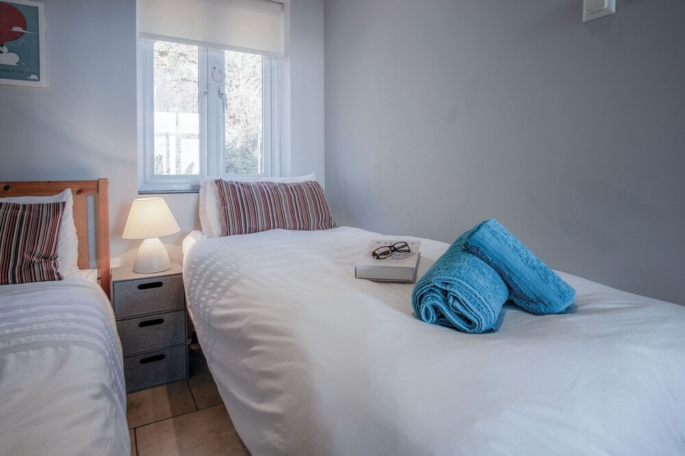 Ewyn Y Don - 2 Bedroom Apartment - Pendine view 5