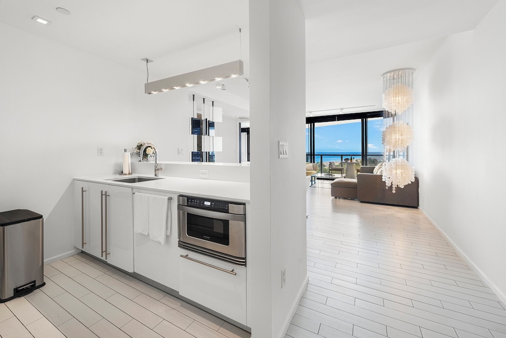 Luxury Vacation Rentals in South Beach by LRMB