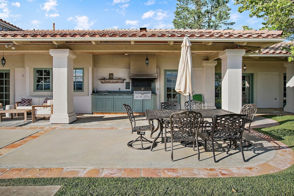 Wellsona Vineyard Retreat Pool Hot Tub Views Main Home Guest Home