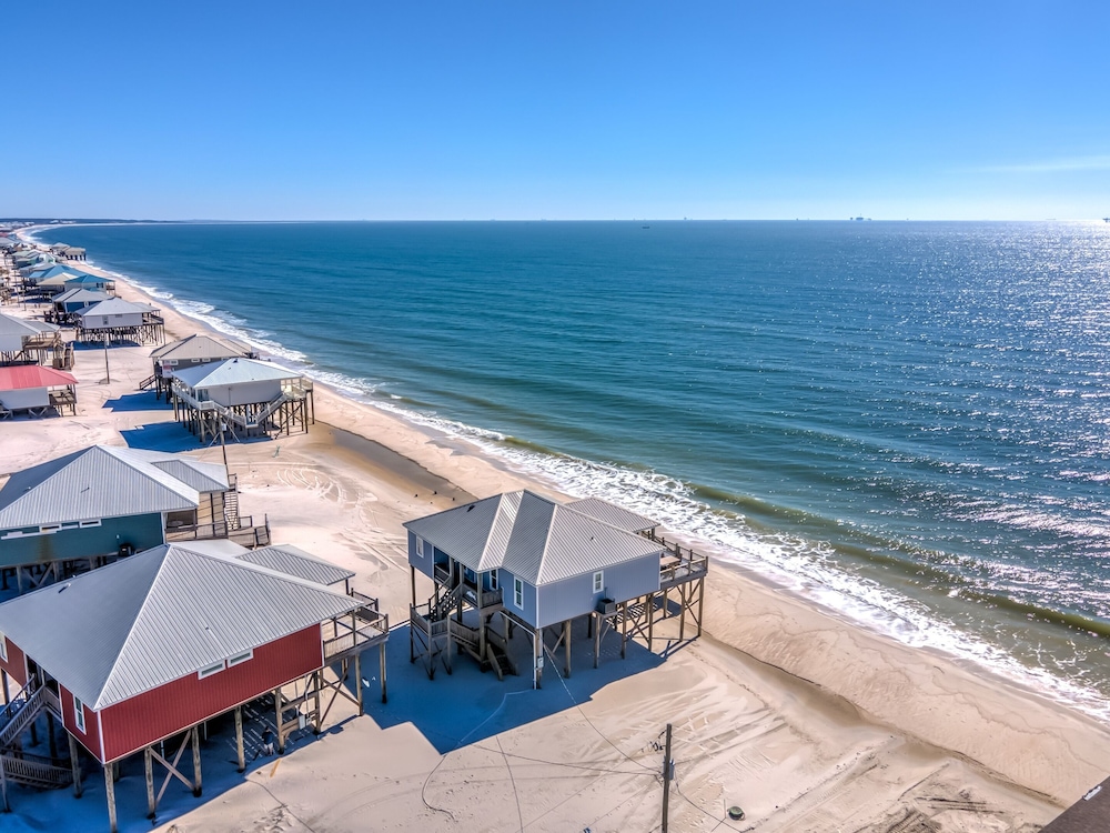 Awake On The Gulf - Gulf Front! Gaze Up At The Stars From Your Large Deck While Listening To The Waves Crash. 4 Bedroom Home by RedAwning view 3