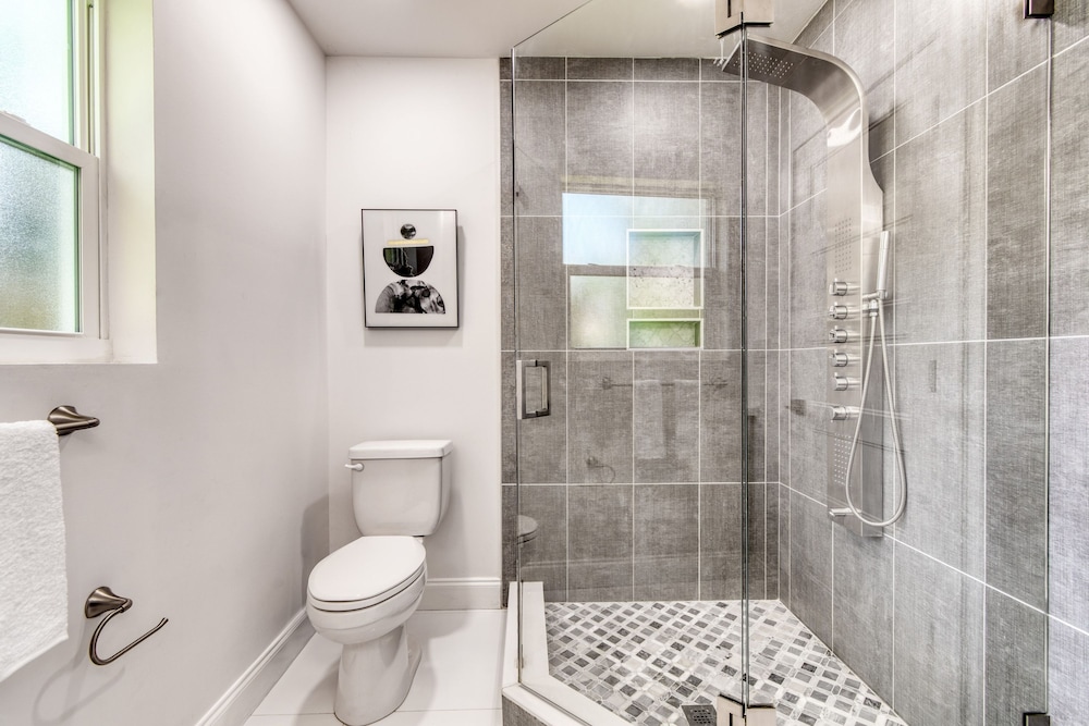 Turtle Nest by Avantstay Near Downtown Beaches - Chic FL Escape