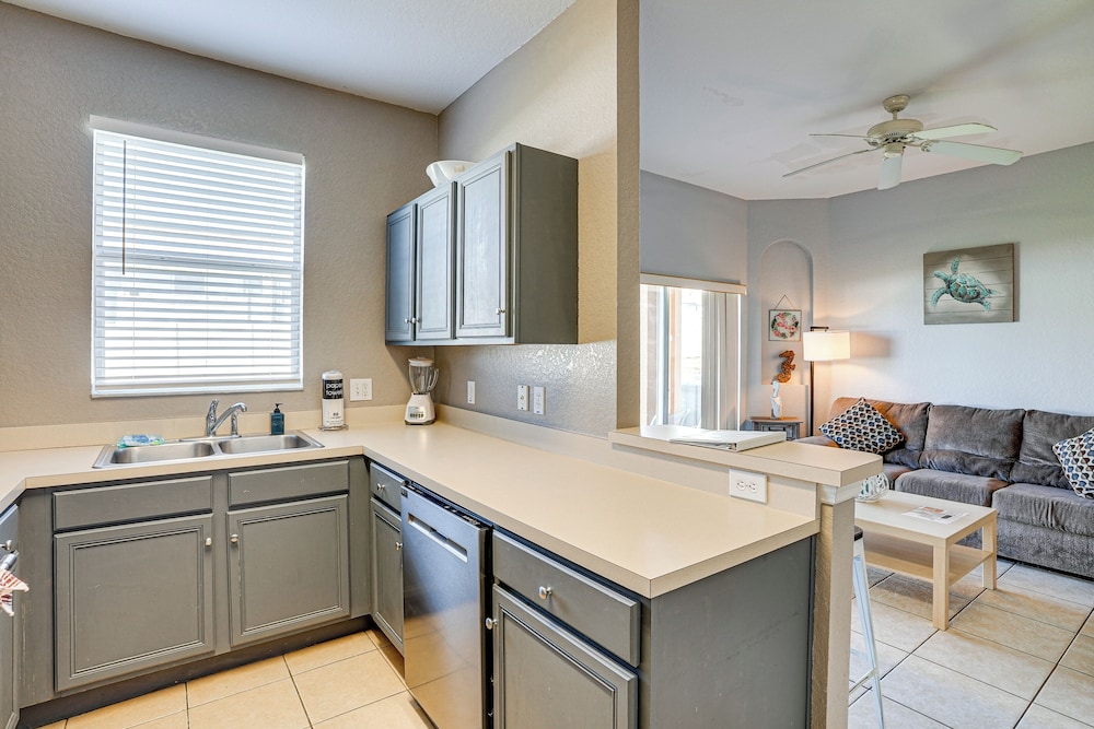 9 Mi to Disney: Spacious Resort Home w/ Lazy River