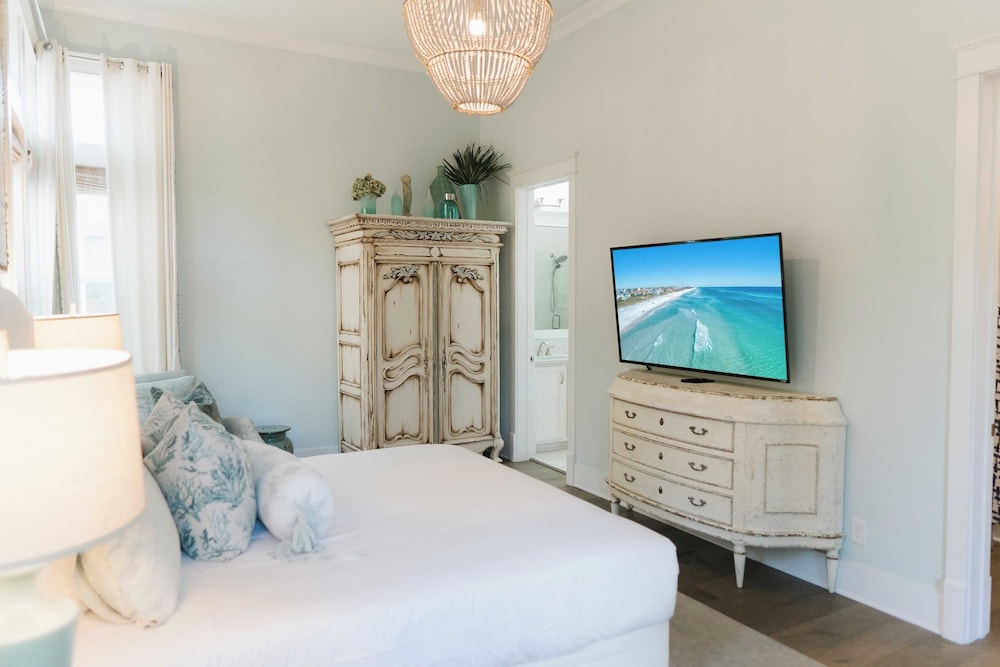Serenity by the Sea by Avantstay Walk to Beach + Pool Access!