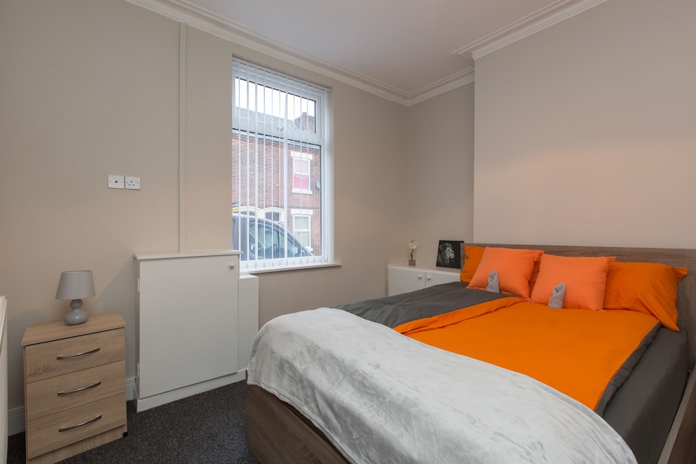 Stoke-on-trent Vacations - Townhouse  Rose Street Stoke - Property Image 2