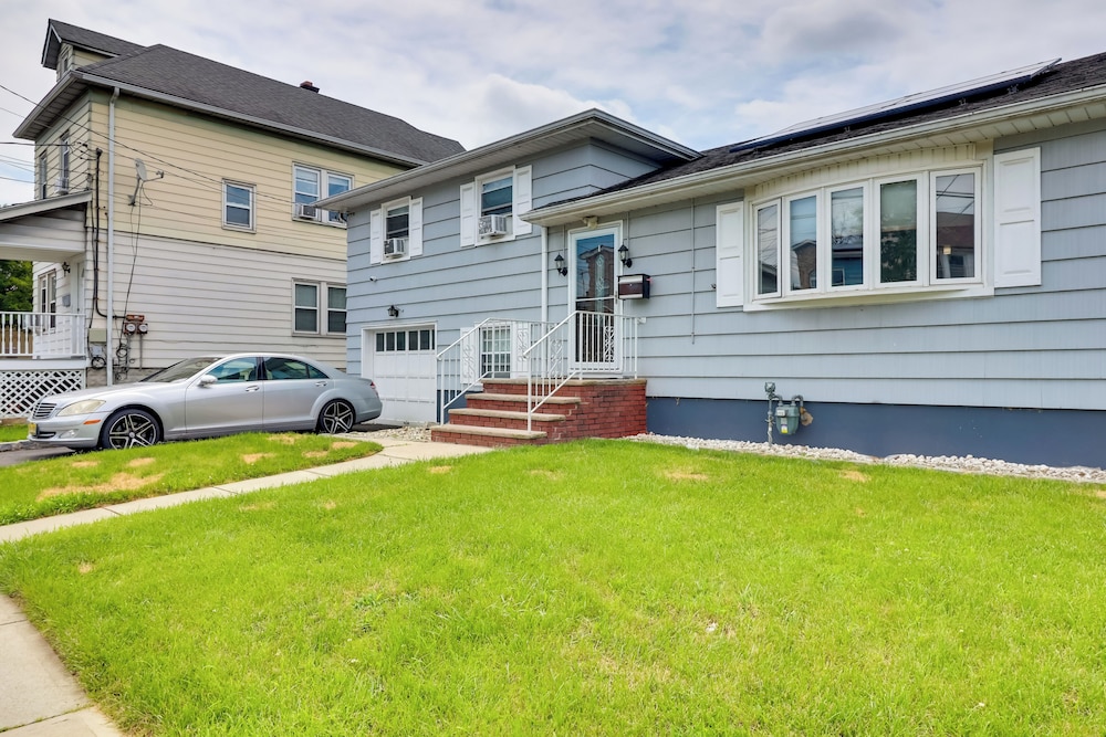 5 Mi to Dtwn Newark: Hillside Vacation Rental
