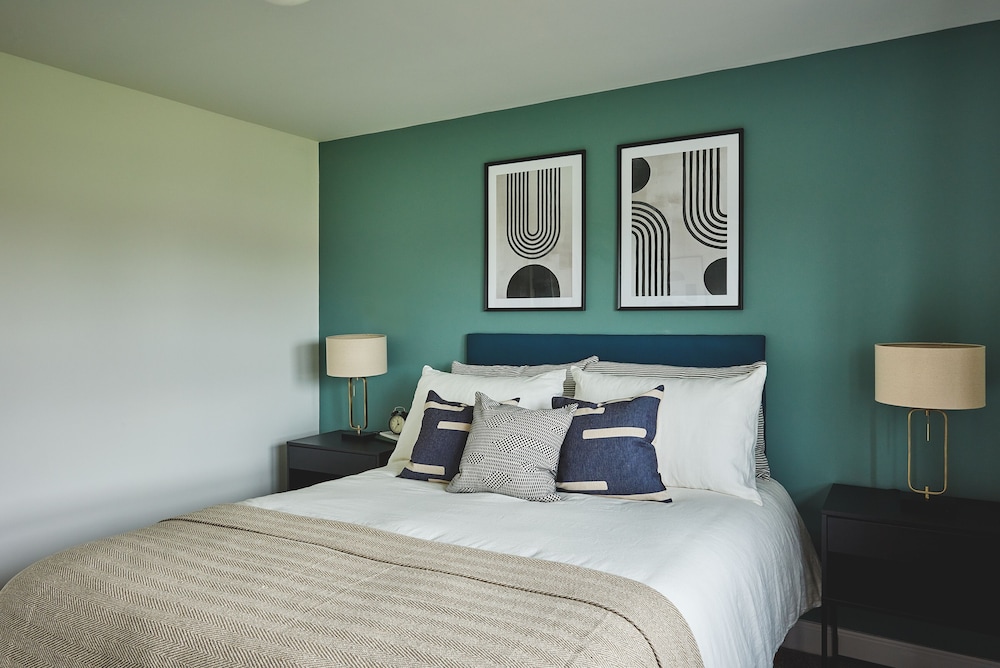 Warwick Serviced Home for 8 walking distance to University view 3
