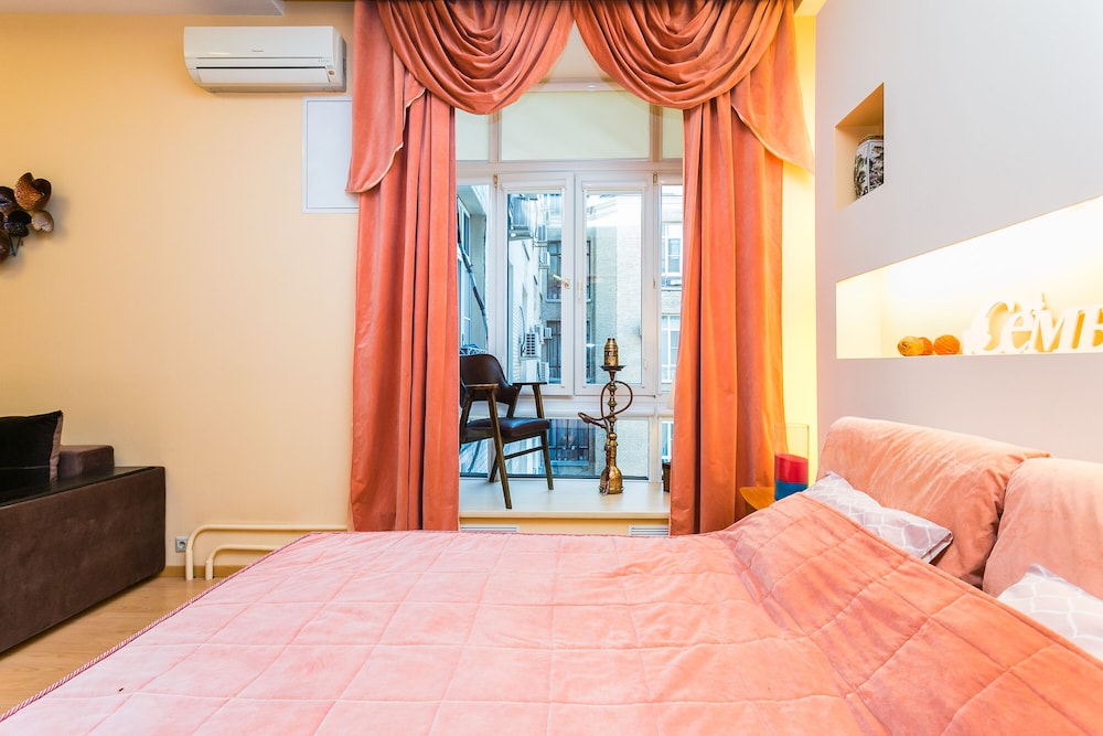 Apartment on B Gnezdnikovskiy 10