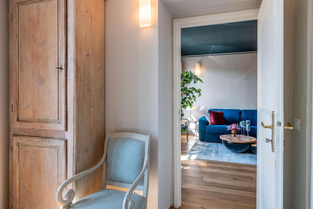Impressive 4 Bedroom Apartment in Front of Pitti Palace Piazza Pitti I