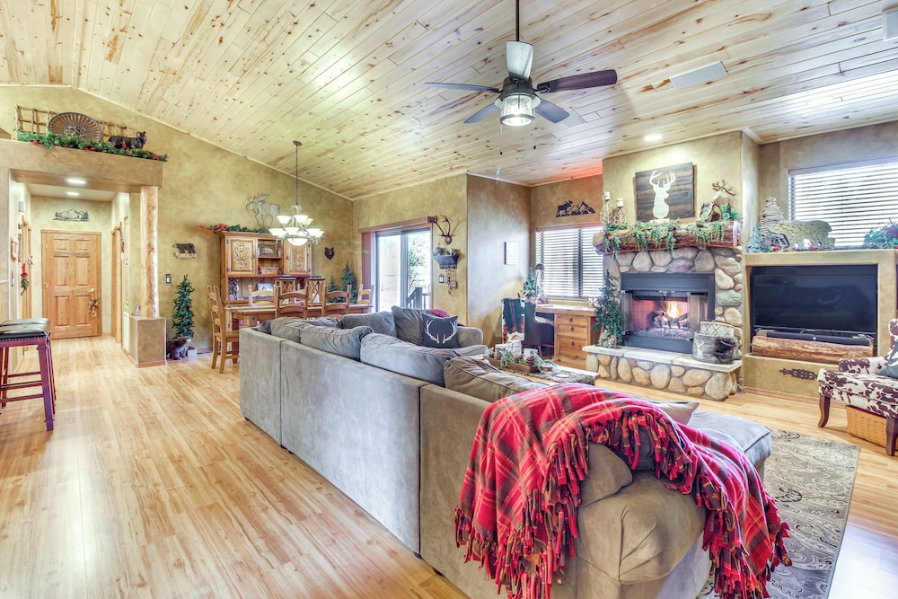 Outdoor Oasis: Family-friendly Cabin in Show Low!
