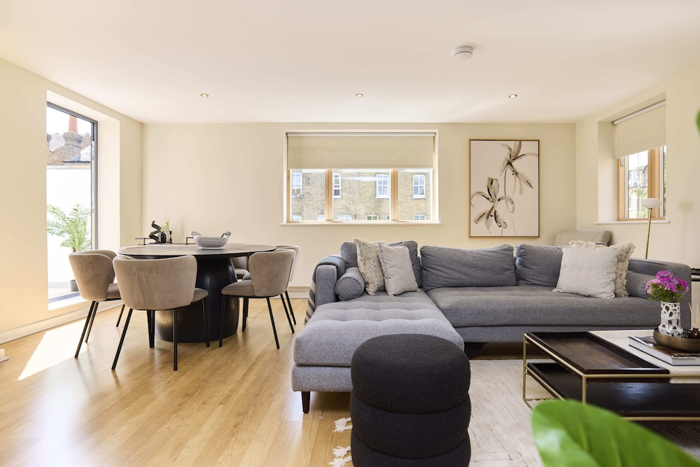 Putney Terrace Apartment