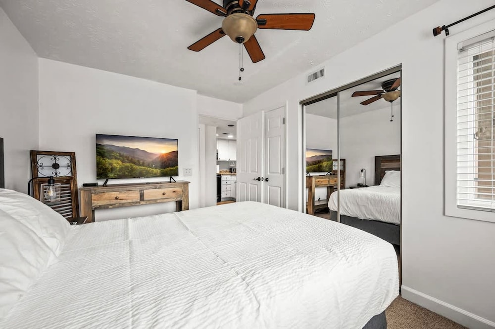 Sleeps 4 Mountain Views Indoor Pool Hot Tub