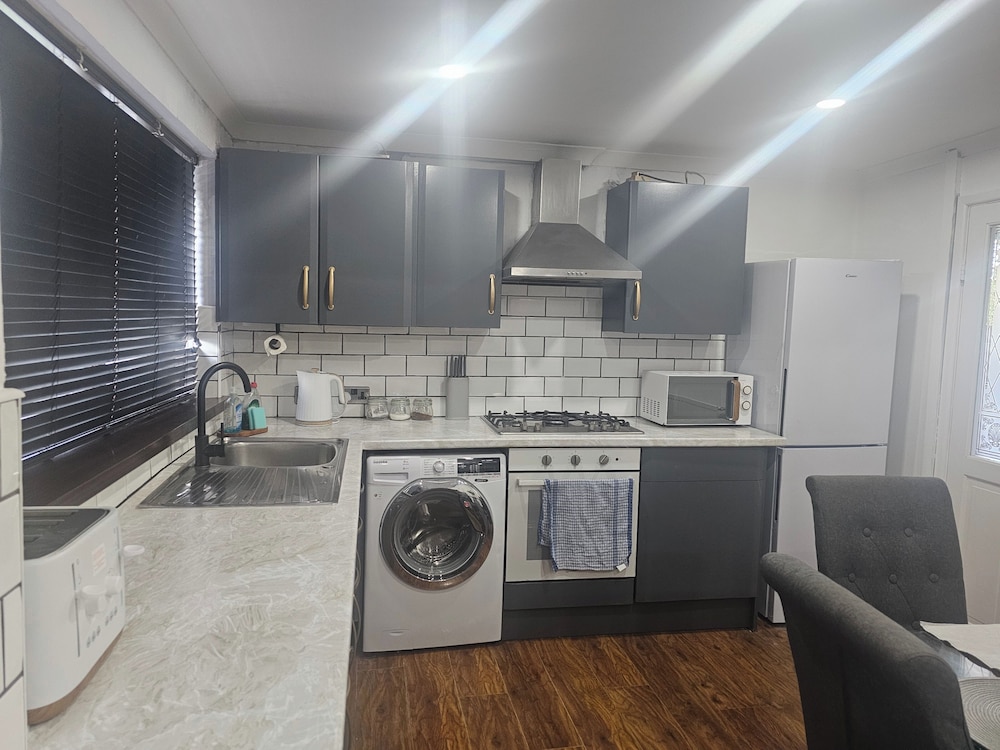 Cozy Retreat in Bridgend With 3 Bedrooms