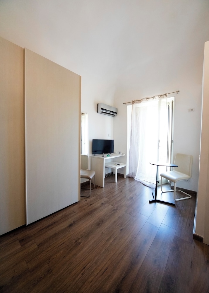 Zurria Rooms