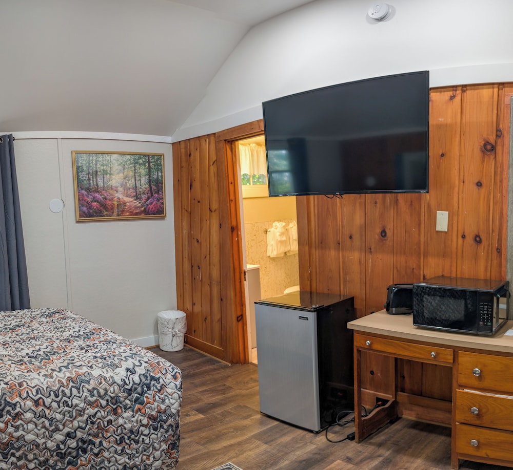 Hinckleys Dreamwood Cottages
