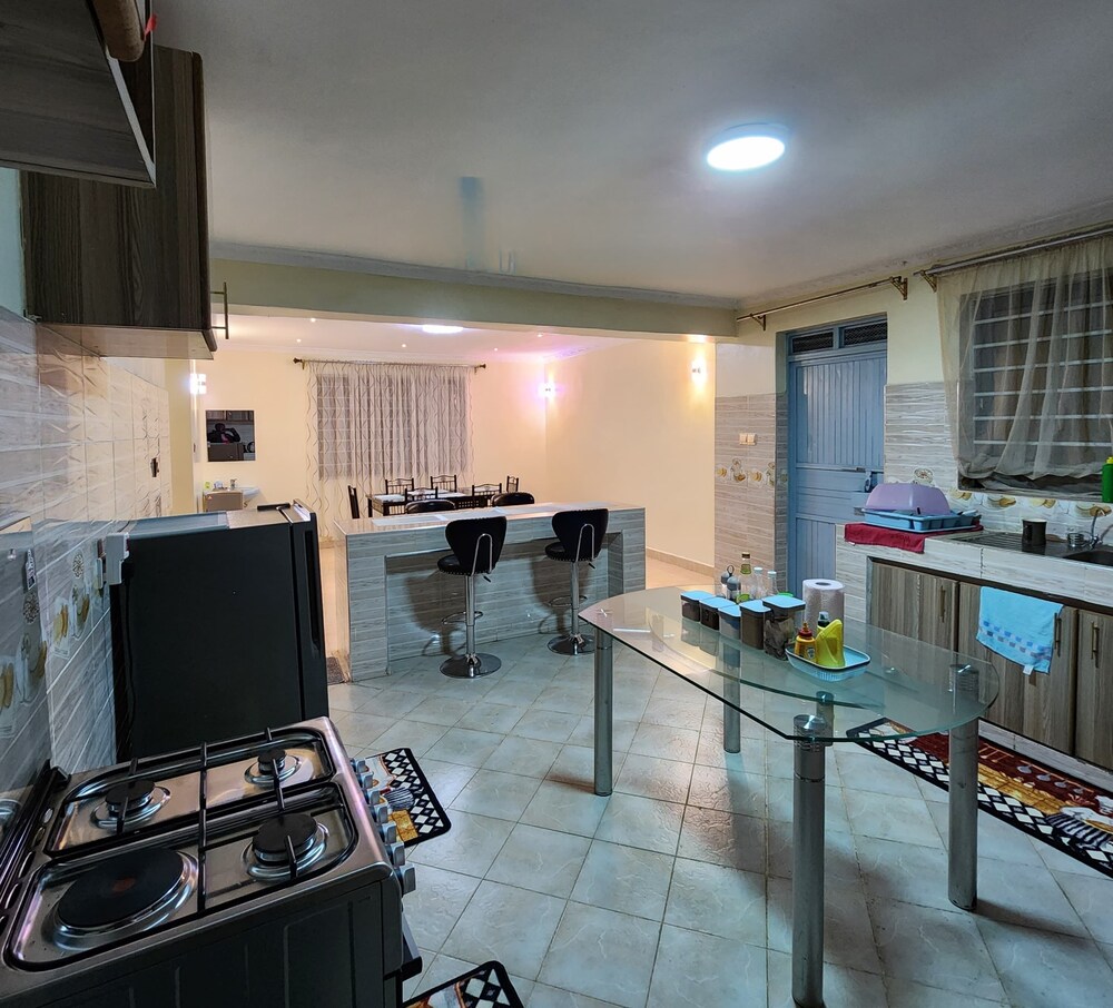 Lux Suites Vacanza Homes Nakuru