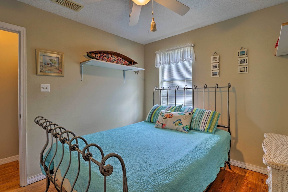 Lovely Dauphin Island Cottage w/ Deck & Gulf Views view 4