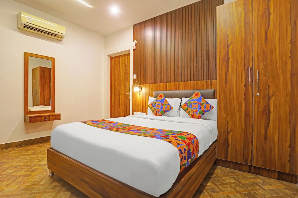 FabHotel Emerald Suites - Near MG Road Metro Station