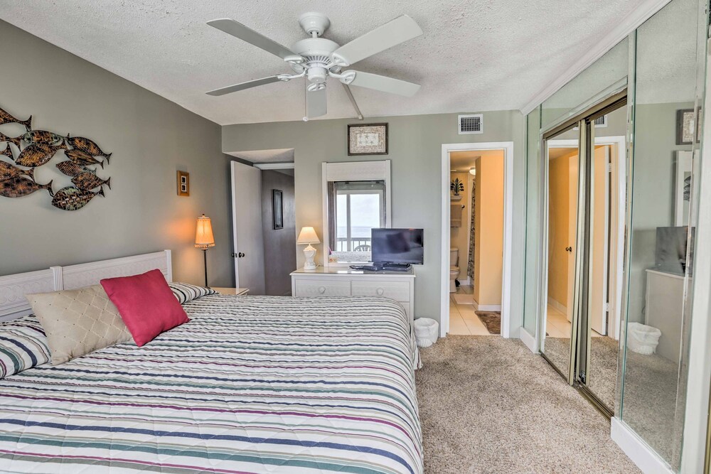 Panama City Condo w/ Balcony, Beach + Pool Access! view 5