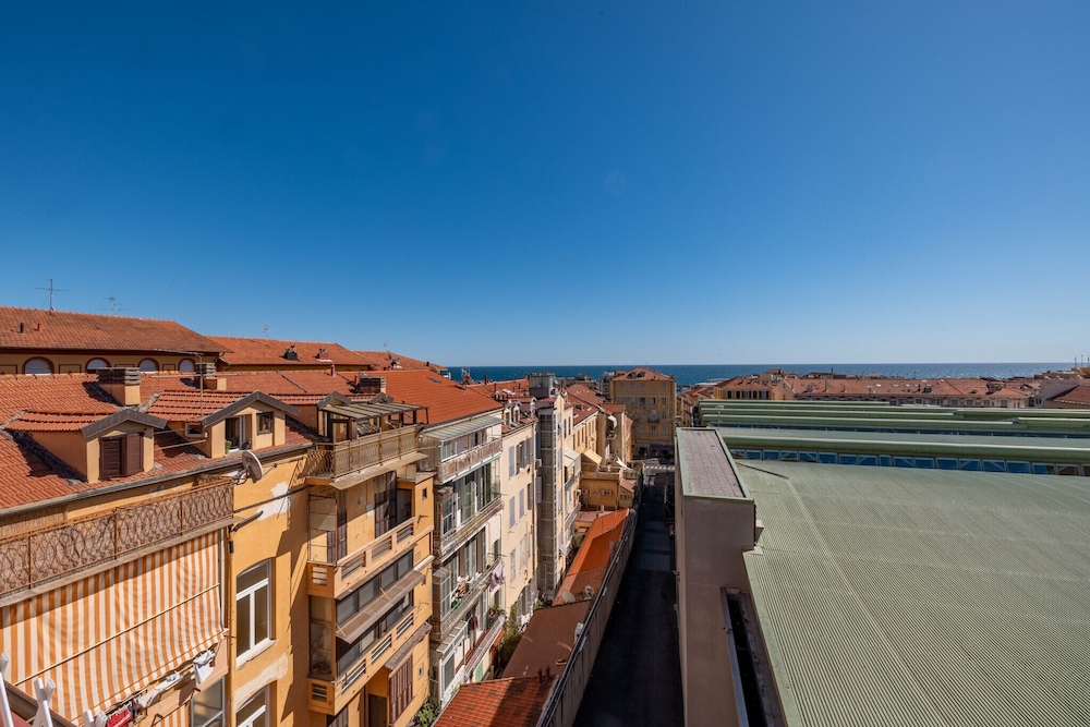 Sea View Central Apartment by Wonderful Italy