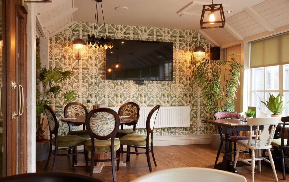 Kings Head Hotel by Greene King Inns