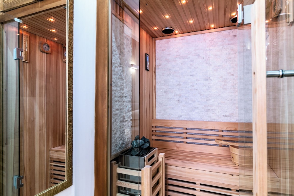 4 Star Suite SPA