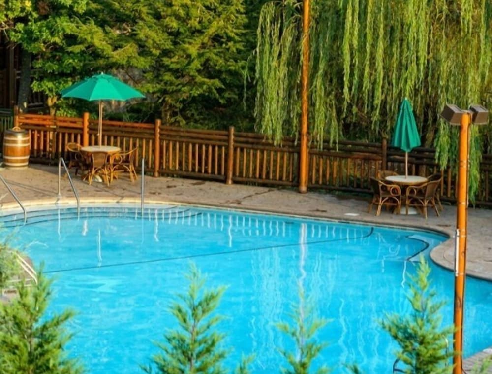 Smoky Mountain Resort Luxury Cabin